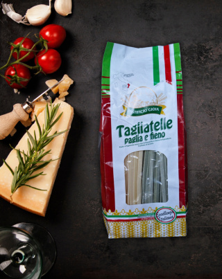 Tagliatelle "słoma i siano"